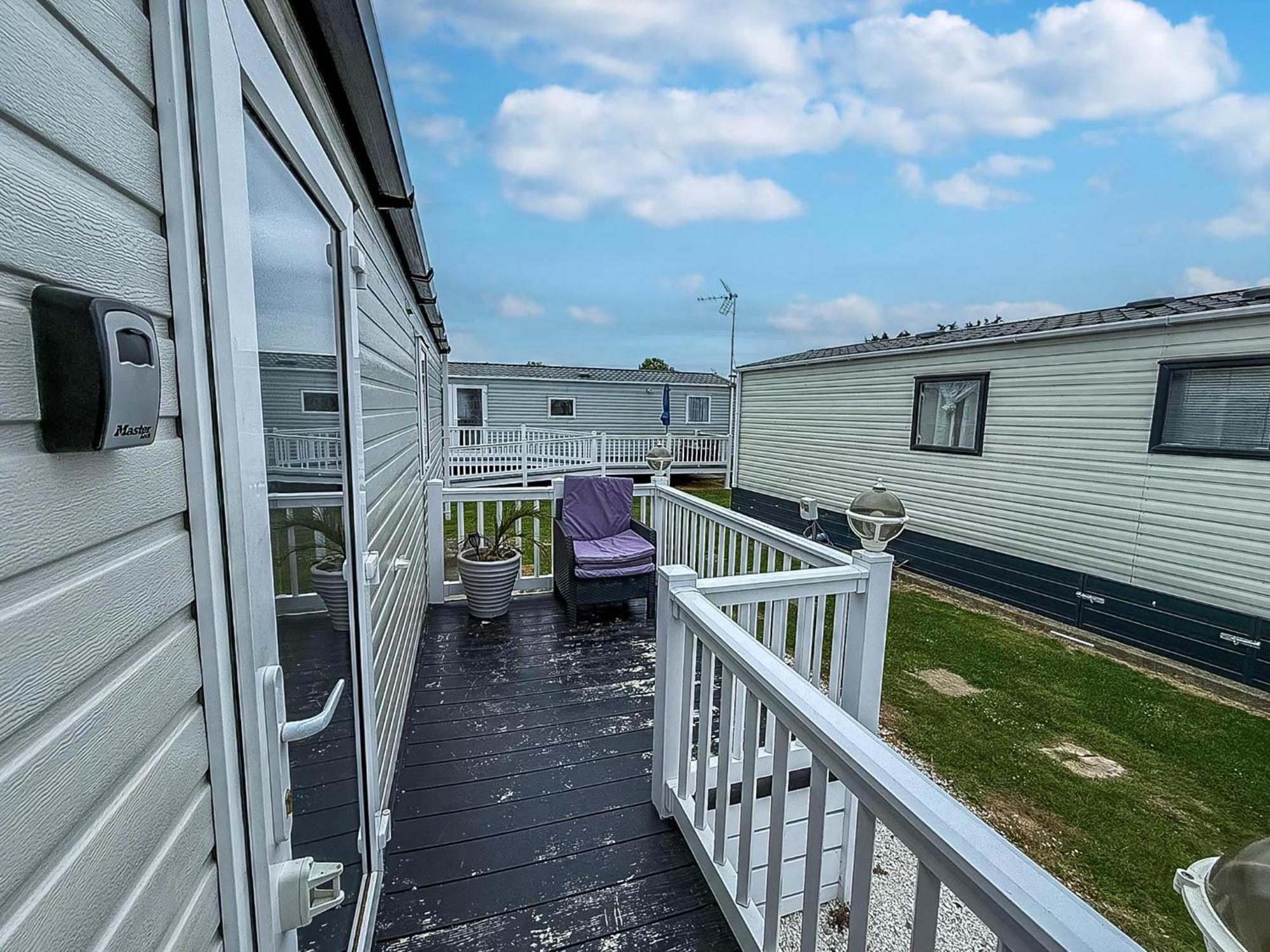 Modern 6 Berth Caravan With Wifi At St Osyth Beach In Essex Ref 28008Pm Clacton-on-Sea Exterior foto